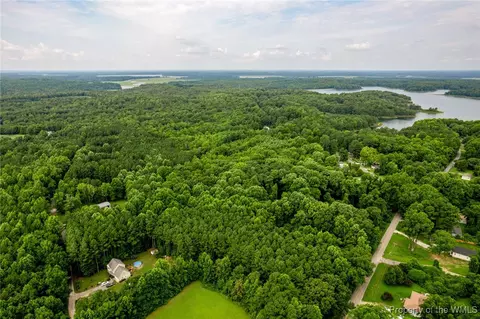 2807 Chickahominy Rd, Williamsburg, VA 23168