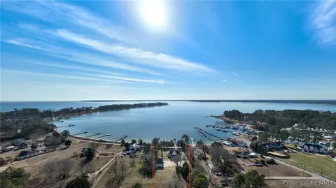 78 Ruarks Ln, Deltaville, VA 23043