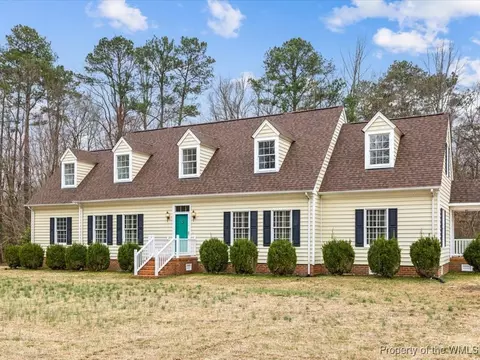 18590 Plank Rd, Courtland, VA 23837