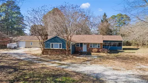 810 Riverside Dr, Lanexa, VA 23089