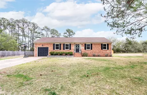 3 Saunders Dr, Poquoson, VA 23662
