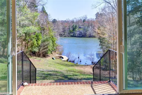 203 W Queens Dr, Williamsburg, VA 23185