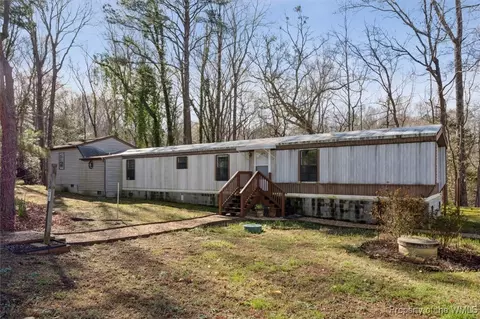399 Grays Creek Ln, Surry, VA 23883