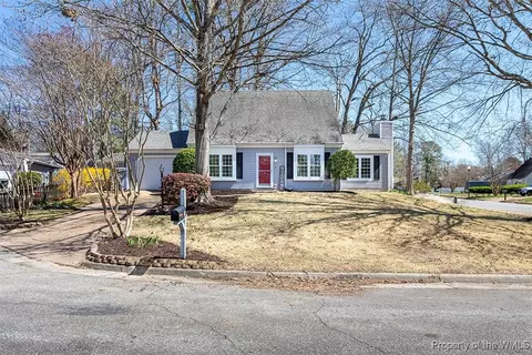 2 Hadley Pl, Newport News, VA 23608