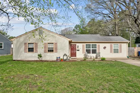 112 Turlington Rd, Newport News, VA 23606