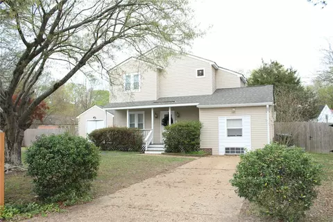 3 Lancelot Ct, Newport News, VA 23602