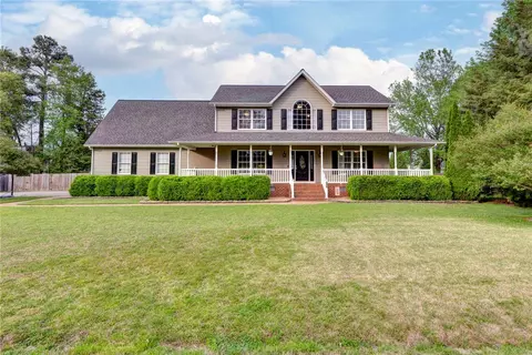 760 Cressfield Dr, West Point, VA 23181