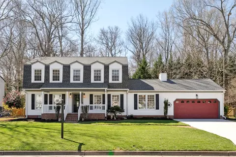 13 Hunt Wood Dr, Poquoson, VA 23662
