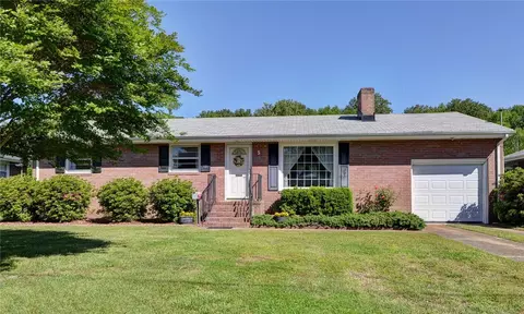 5 Dimmock Ave, Newport News, VA 23601