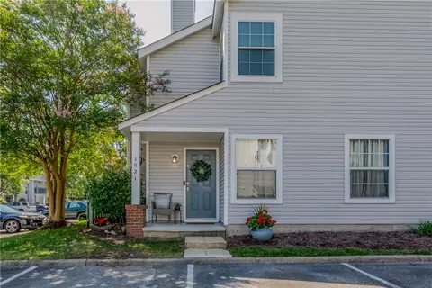 102 Windsor Ln #I, Williamsburg, VA 23185