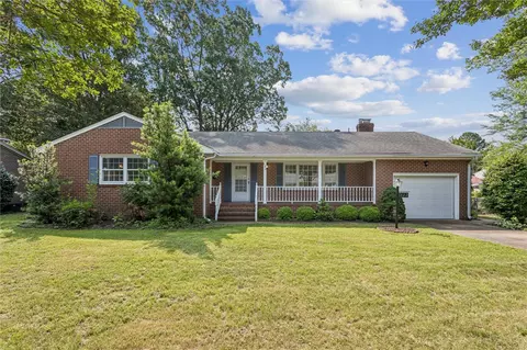 122 Avery Cres, Newport News, VA 23606
