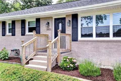 1805 Meadowview Dr, Yorktown, VA 23693