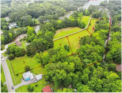 1404 Seaford Rd, Seaford, VA 23696