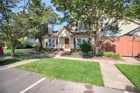 221 Alder Wood Dr, Hampton, VA 23666