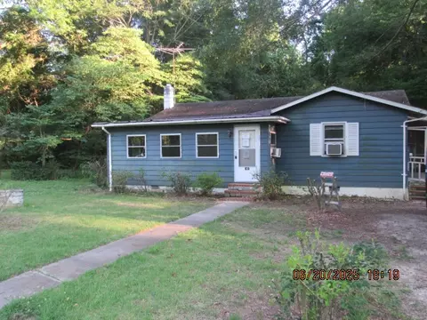 40 Poplar Dr, Hartfield, VA 23071