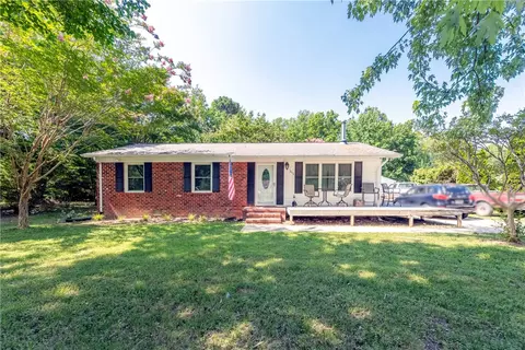 215 Skimino Rd, Williamsburg, VA 23188