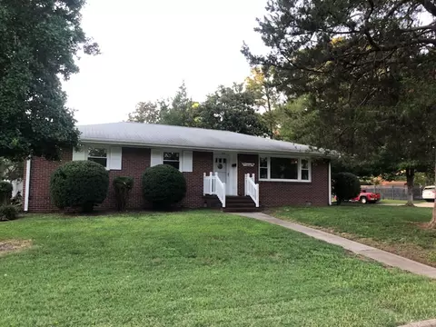 422 Skipjack Rd, Newport News, VA 23602