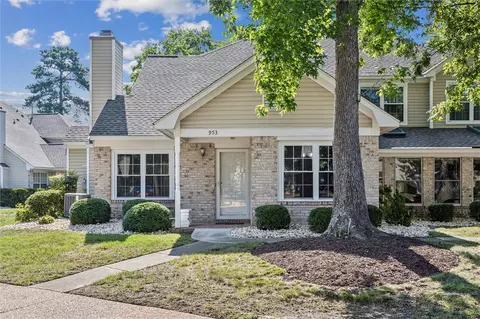 953 Shoreline Pt, Newport News, VA 23602