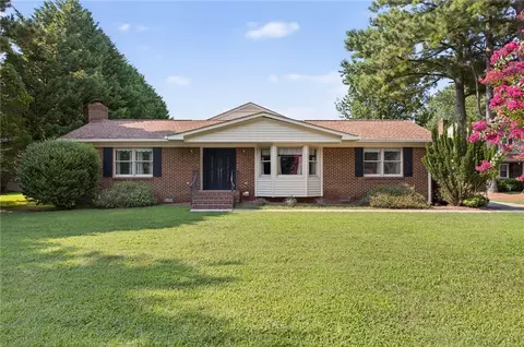 35 River Rd, Poquoson, VA 23662