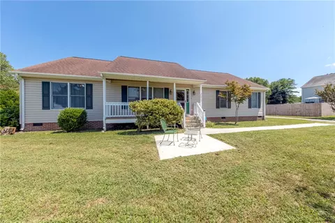 2970 Wendy Ct, Hayes, VA 23072