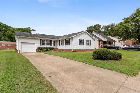 26 St Johns Dr, Hampton, VA 23666