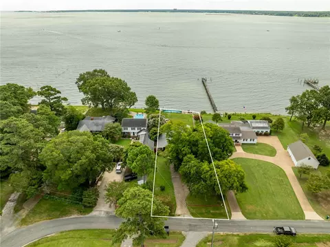 1419 Laurens Rd, Gloucester Point, VA 23062
