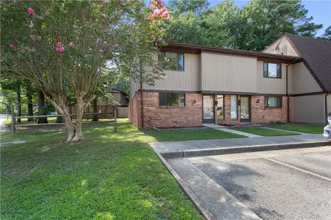 1047 Willow Green Dr, Newport News, VA 23602