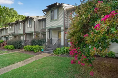 371 Bridgewater Dr, Newport News, VA 23603