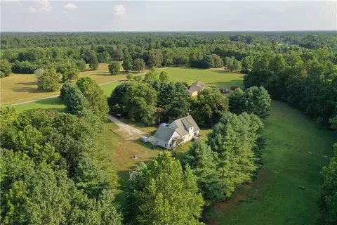 367 Sandy Point Rd, West Point, VA 23181