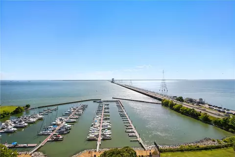 7501 River Rd #15G, Newport News, VA 23607
