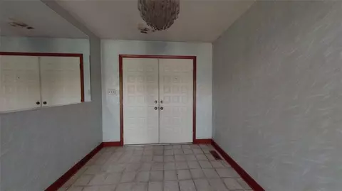 Entry Way - 4859 Rosewell Dr, Gloucester, VA 23061 photo 2 of 4