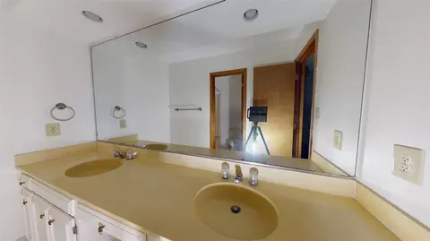 Bath - 4859 Rosewell Dr, Gloucester, VA 23061 photo 3 of 4