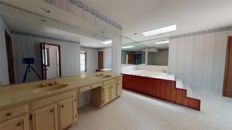 Bath - 4859 Rosewell Dr, Gloucester, VA 23061 photo 1 of 4