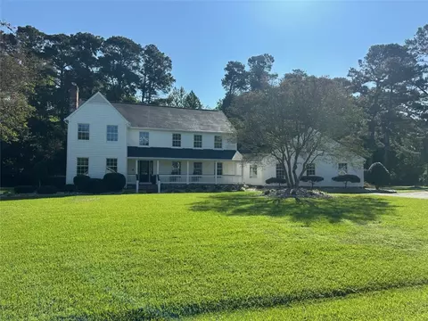 109 Kings Grant Dr, Yorktown, VA 23692