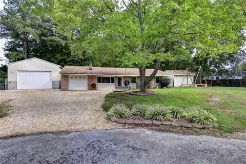 1818 Meadowview Dr, Yorktown, VA 23693