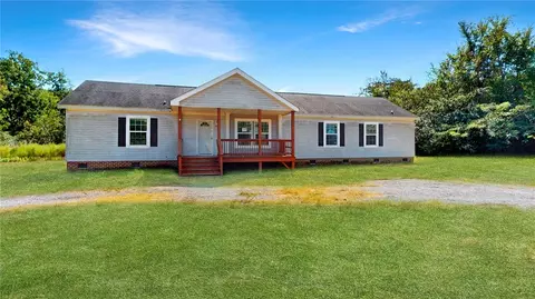 2412 Rolfe Hwy, Dendron, VA 23839