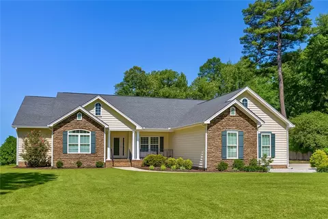 206 Wildwood Dr, Yorktown, VA 23692