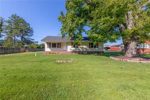 18437 New Kent Hwy, Barhamsville, VA 23011