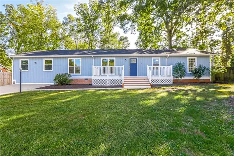 3 Iris Ln, Newport News, VA 23608