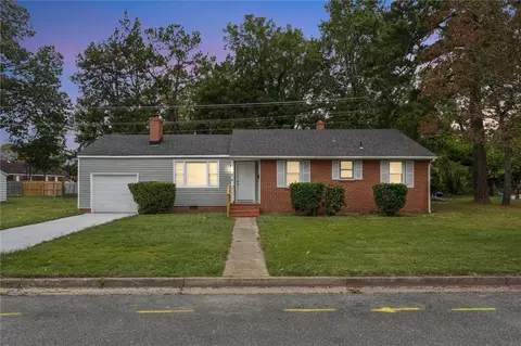 9 Nutmeg Quarter Pl, Newport News, VA 23606