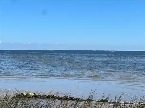 816 Ship Point Rd, Yorktown, VA 23692