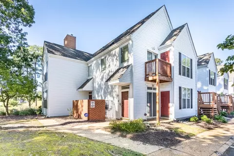421 Persimmon Dr, Yorktown, VA 23693