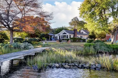 2086 Riverwalk Ln, Hayes, VA 23072