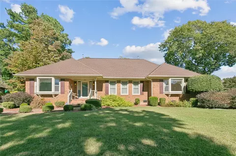 8 Diamond Hill Rd, Hampton, VA 23666