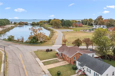 1416 Hampton Dr, Newport News, VA 23607