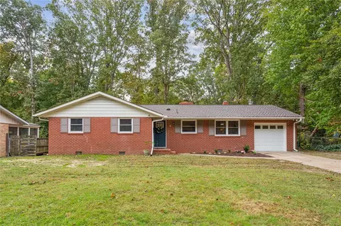 4 Bonnie Ln, Newport News, VA 23606