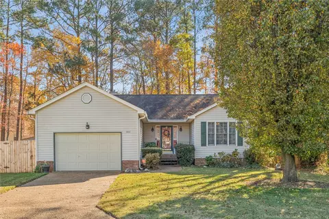 300 Buttercup Ln, Newport News, VA 23602