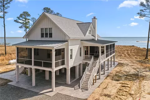 147 Galway Bay Ln, Kilmarnock, VA 22482