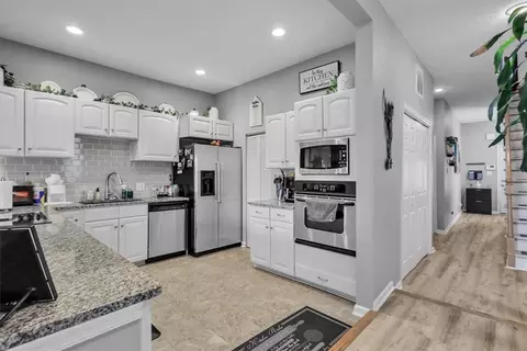 Entry Way - 720 River St, Hampton, VA 23669 photo 2 of 5