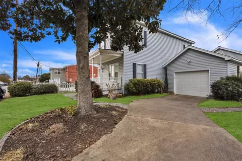 Exterior - 720 River St, Hampton, VA 23669 photo 3 of 5